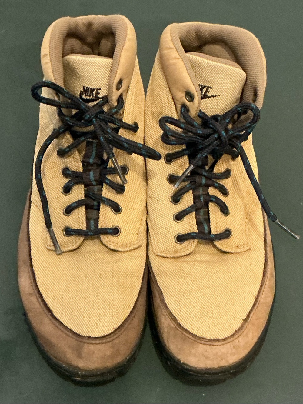 Vintage Men’s Nike ACG Hiking Boots Tan With Black and Blue Laces